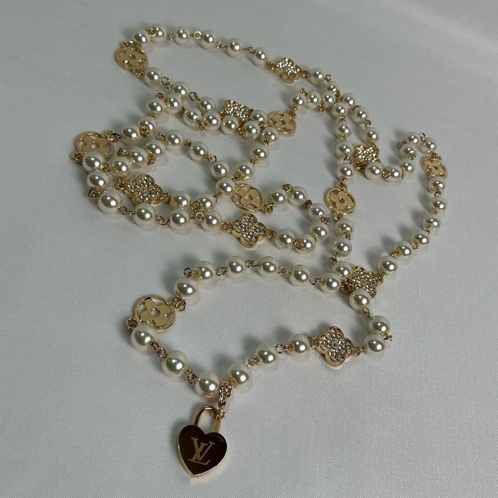 Louis Vuitton Simulated White Pearl Gold Rhinestone Necklace - Picture 4 of 12